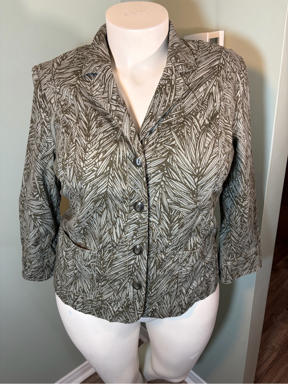 79. Northern Reflections Women's Olive Leaf-Print Button Front Jacket